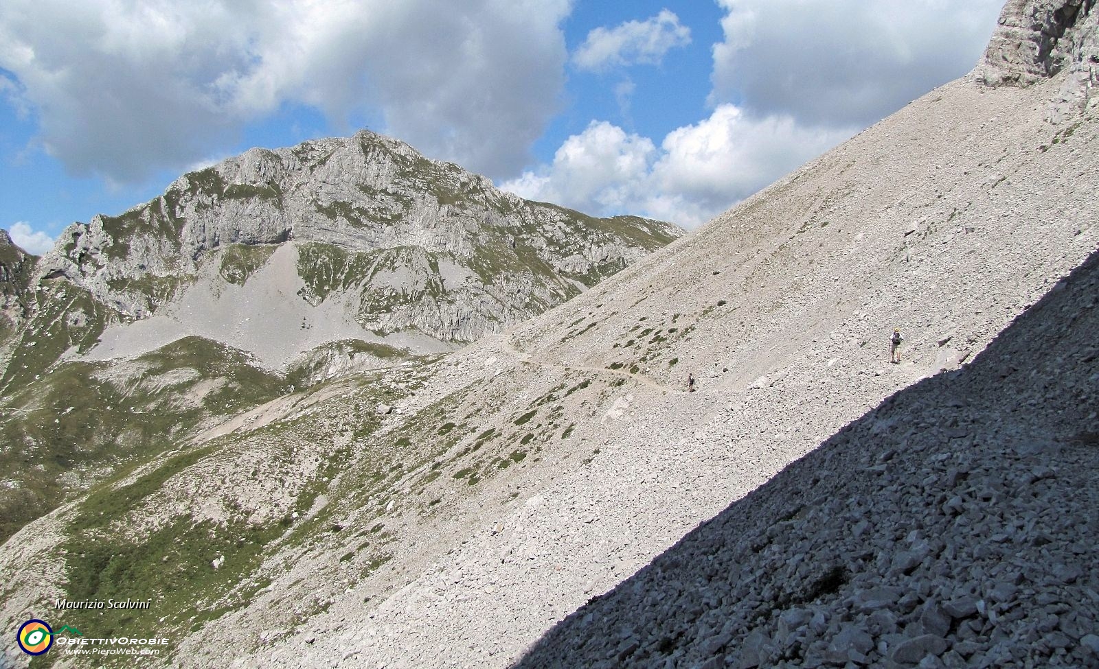 77 Sentiero dei Fiori e Corna Piana....JPG